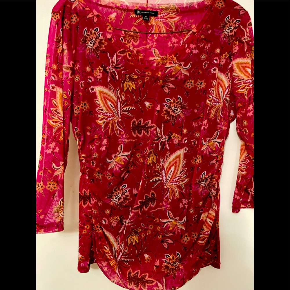 INC- pink design bodice lined mesh blouse.  Sheer sleeves,  sz XXL